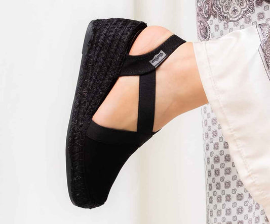White or Black Wedges? Choosing Your Colour | Uris UAE